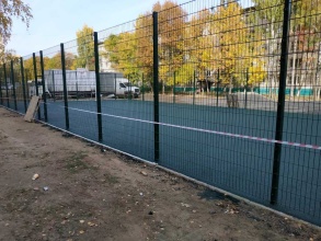 Забор на спортивную площадку 40 метров фото в Поварово