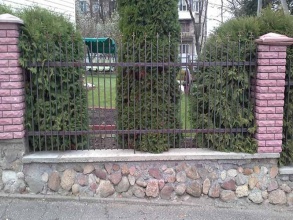 Сварные заборы с кирпичными столбами 80 метров фото в Поварово