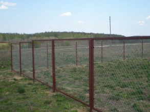 Забор из сетки рабицы в натяг секционный 12 метров фото в Поварово